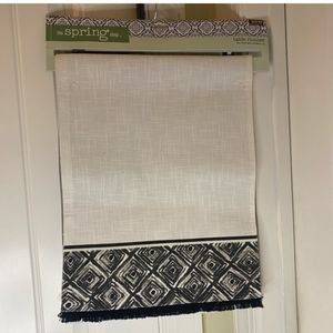Bohemian Tassled No-Wrinkle Linen Look Cotton Table Runner Black & White BNWT SO